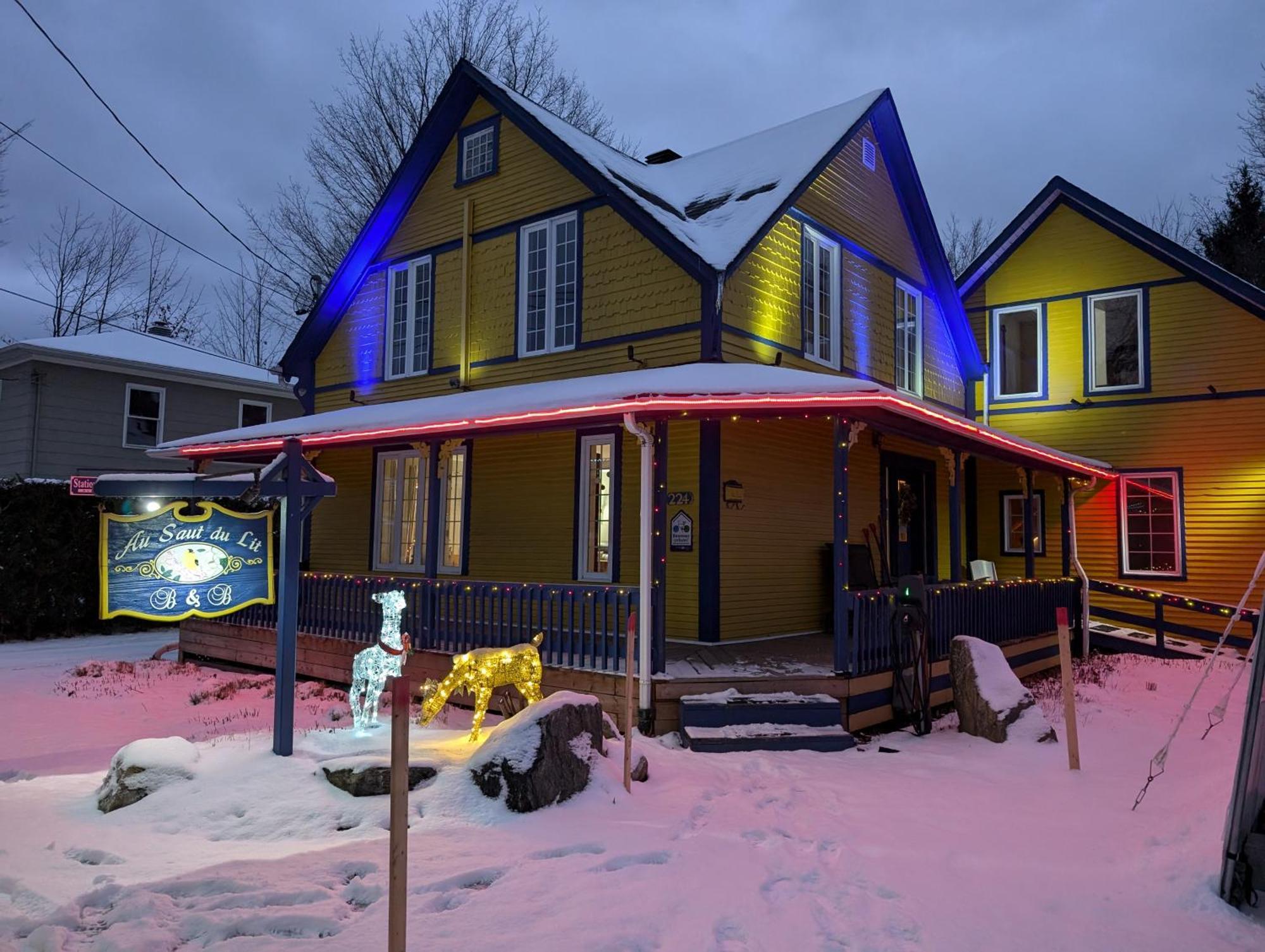 Au Saut Du Lit Bed & Breakfast Magog Екстериор снимка