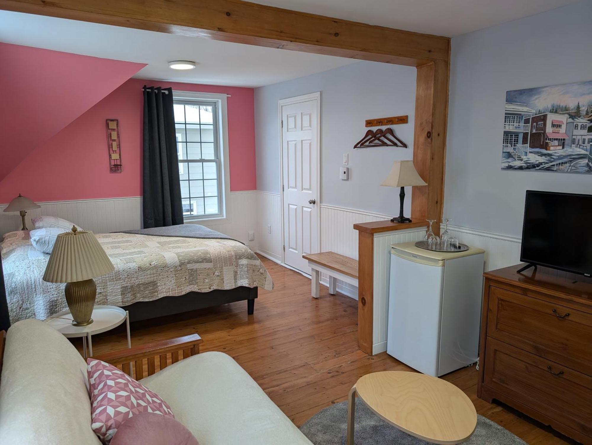 Au Saut Du Lit Bed & Breakfast Magog Екстериор снимка