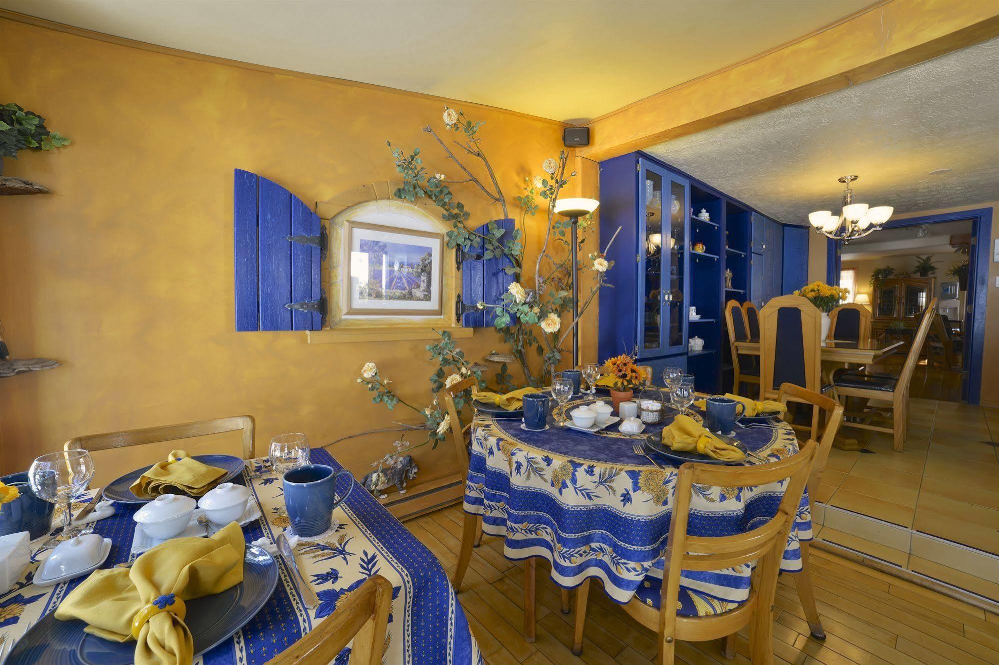 Au Saut Du Lit Bed & Breakfast Magog Екстериор снимка